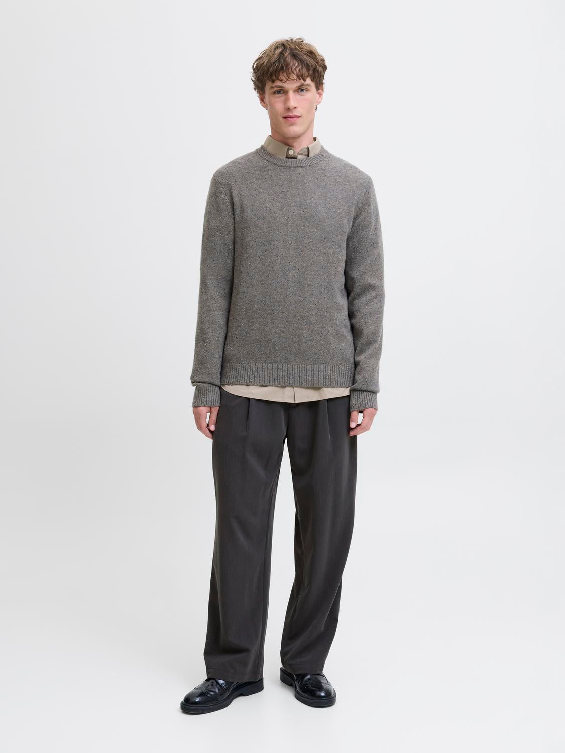 model_shot-front_full